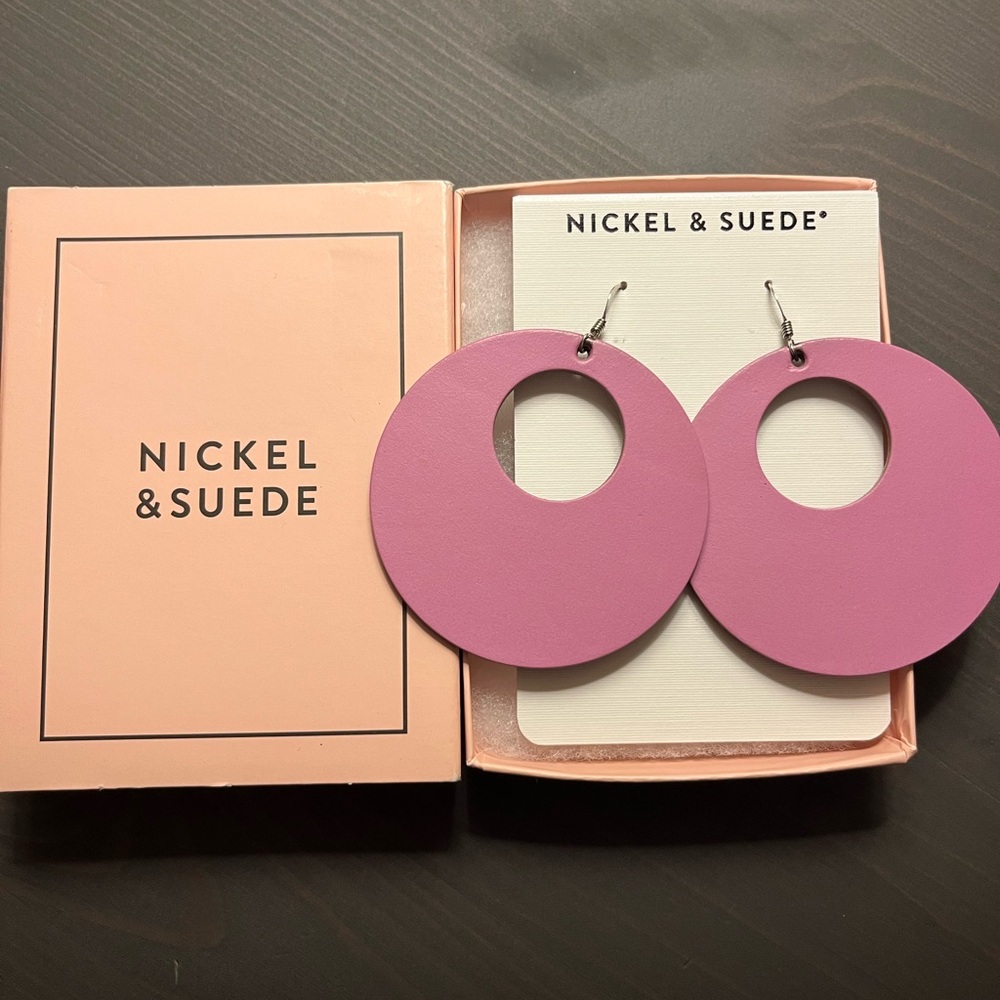 NIB Nickel & Suede Orchid Novas - Size M
